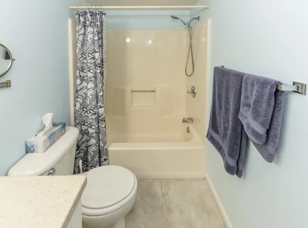 $1,800 | 390 Southwest South River Drive, Unit 202, Stuart, FL 34997