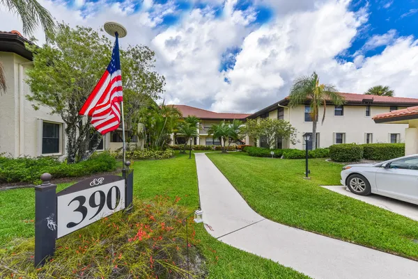 $1,800 | 390 Southwest South River Drive, Unit 202, Stuart, FL 34997