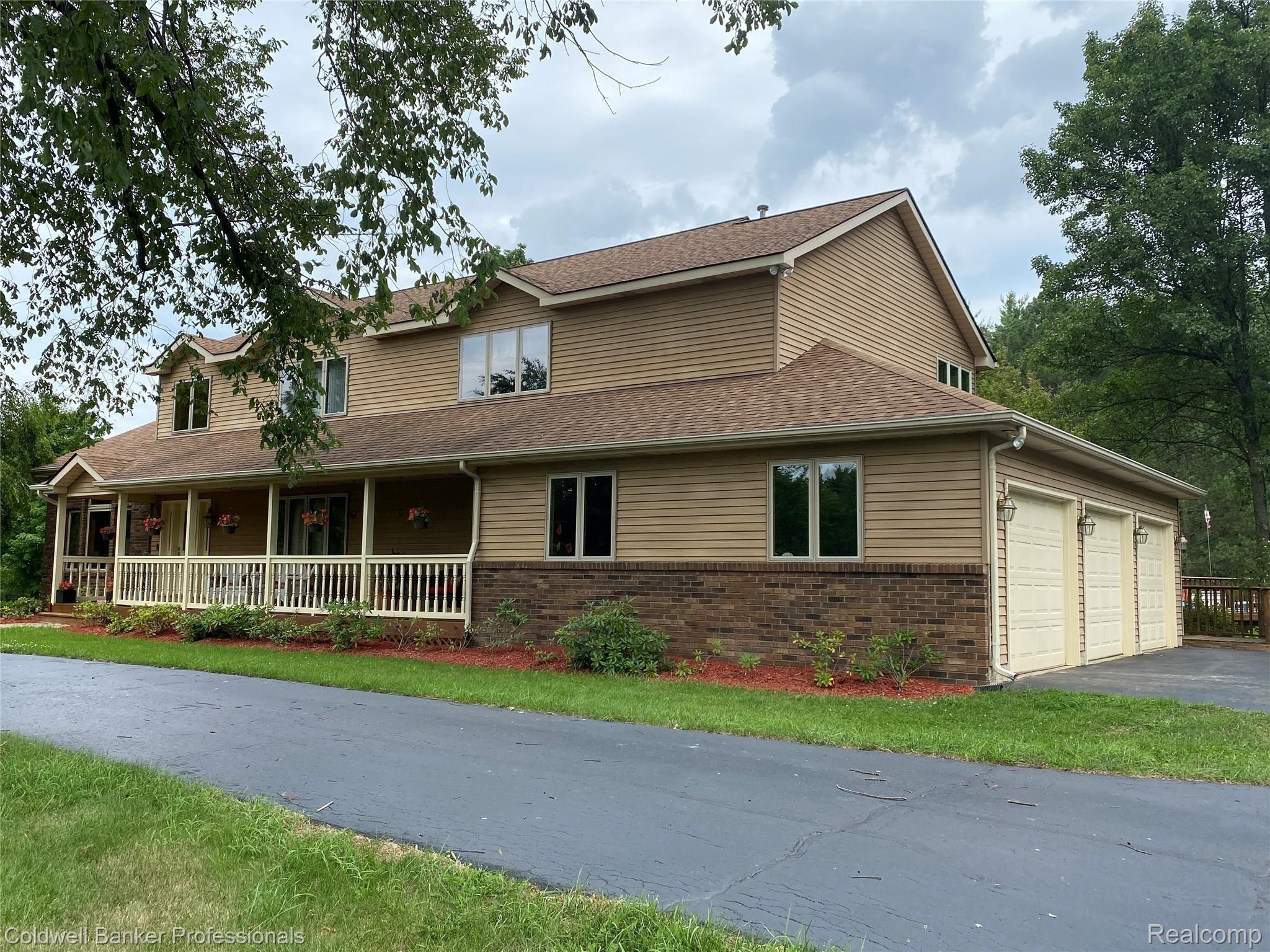 1235 Lake Nepessing Road Lapeer, MI 48446 - Photo 2 of 55 DCE039F3-F9D2-46AA-8003-E609FD354F31.jpeg