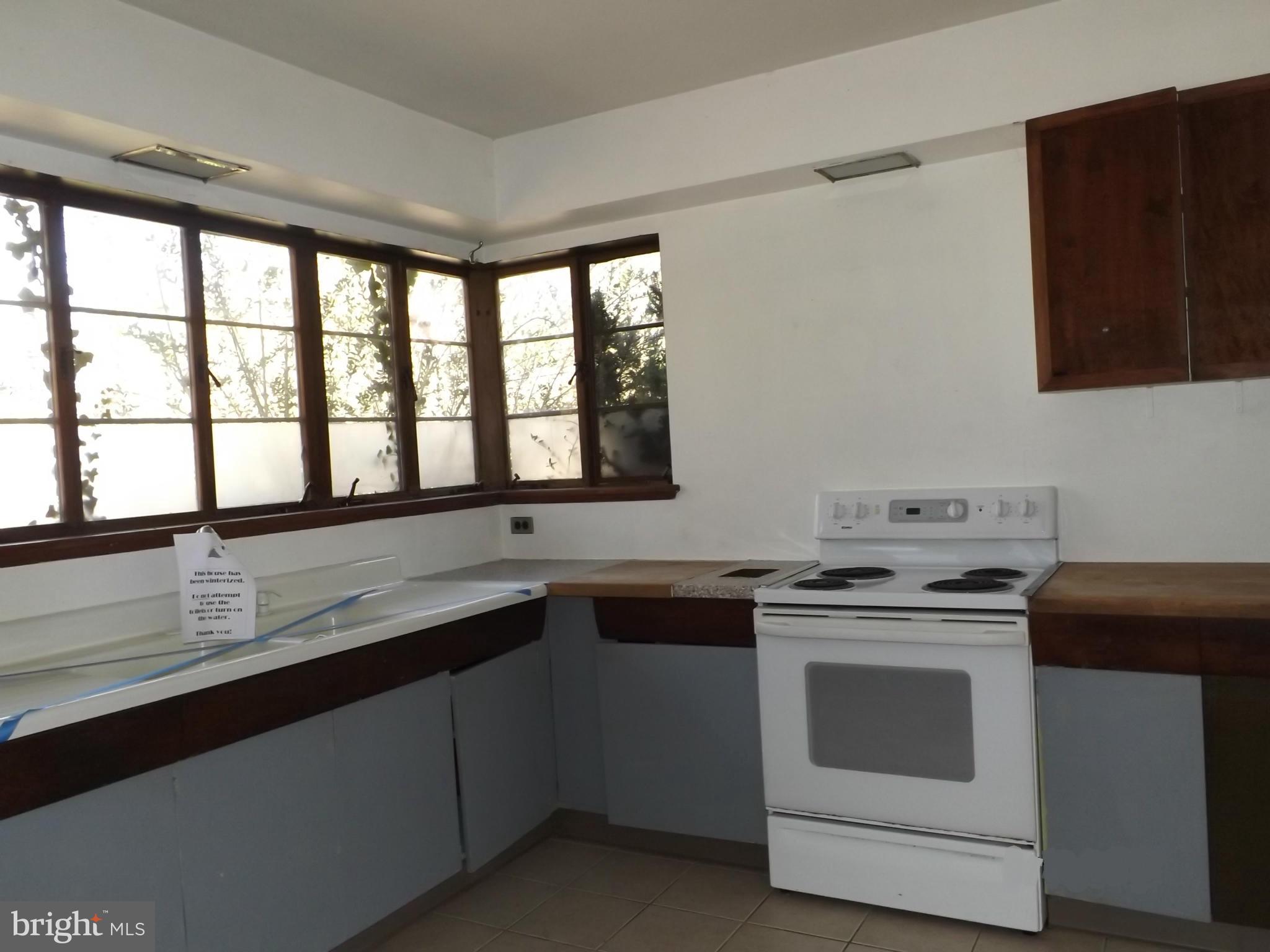 1227 Providence Road Towson, MD 21286 - Photo 5 of 16 Kitchen