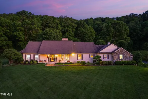 $998,900 | 160 Fairway Drive, Abingdon, VA 24211