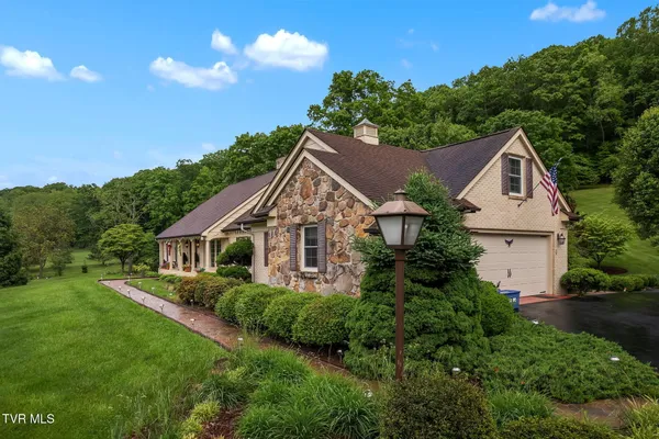 $998,900 | 160 Fairway Drive, Abingdon, VA 24211