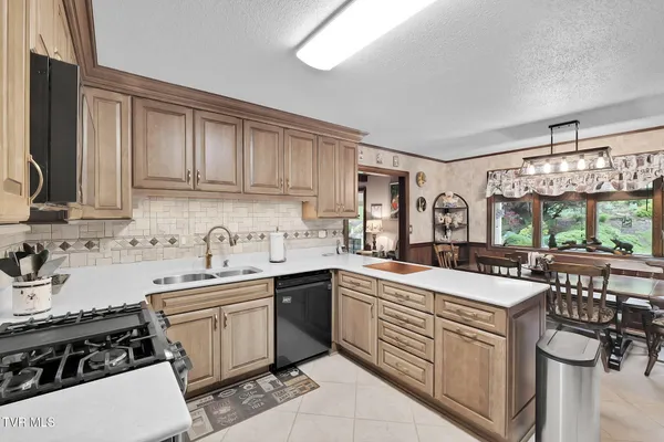 $998,900 | 160 Fairway Drive, Abingdon, VA 24211