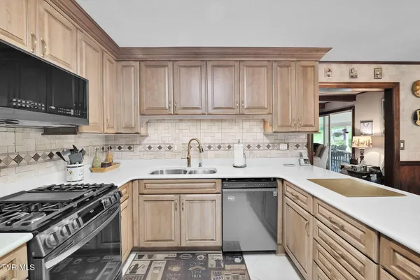 $998,900 | 160 Fairway Drive, Abingdon, VA 24211