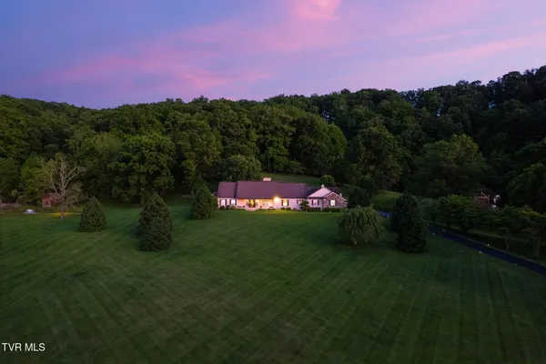 $998,900 | 160 Fairway Drive, Abingdon, VA 24211