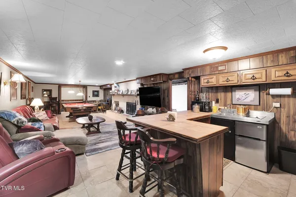 $998,900 | 160 Fairway Drive, Abingdon, VA 24211