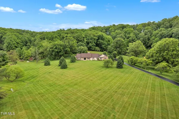 $998,900 | 160 Fairway Drive, Abingdon, VA 24211