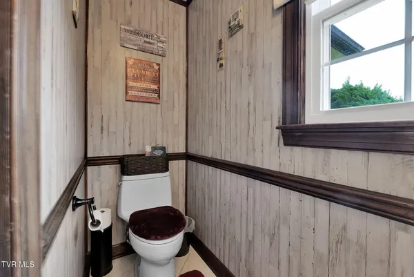 $998,900 | 160 Fairway Drive, Abingdon, VA 24211