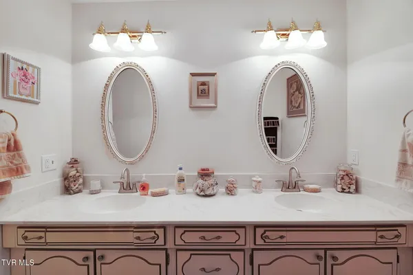 $998,900 | 160 Fairway Drive, Abingdon, VA 24211