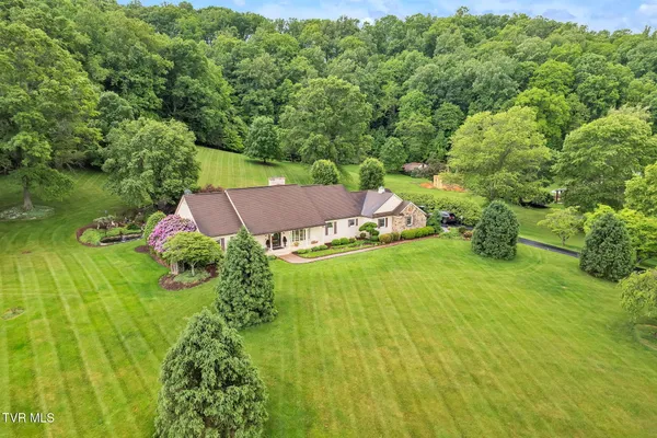 $998,900 | 160 Fairway Drive, Abingdon, VA 24211