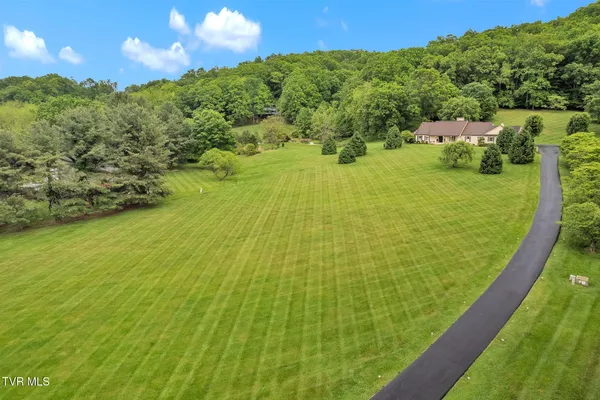 $998,900 | 160 Fairway Drive, Abingdon, VA 24211