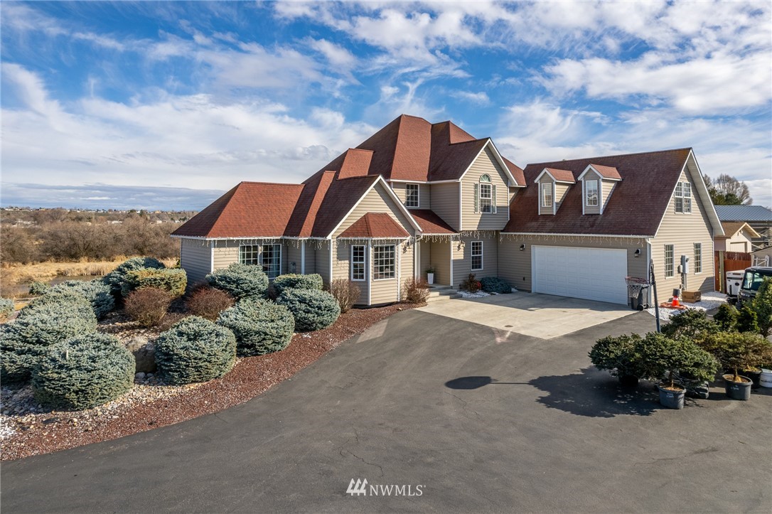 10519 Northeast 5.6 Road Moses Lake, WA 98837 - Photo 1 of 40 Gallery Image 1