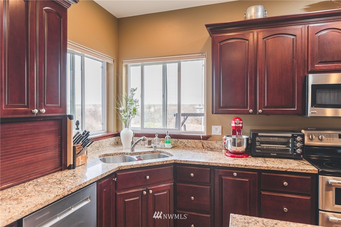 10519 Northeast 5.6 Road Moses Lake, WA 98837 - Photo 11 of 40 Gallery Image 11