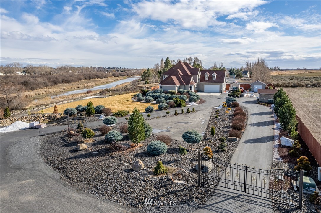 10519 Northeast 5.6 Road Moses Lake, WA 98837 - Photo 2 of 40 Gallery Image 2