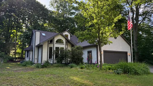 $589,000 | 13462 Lakeshore Avenue, Grand Haven, MI 49417