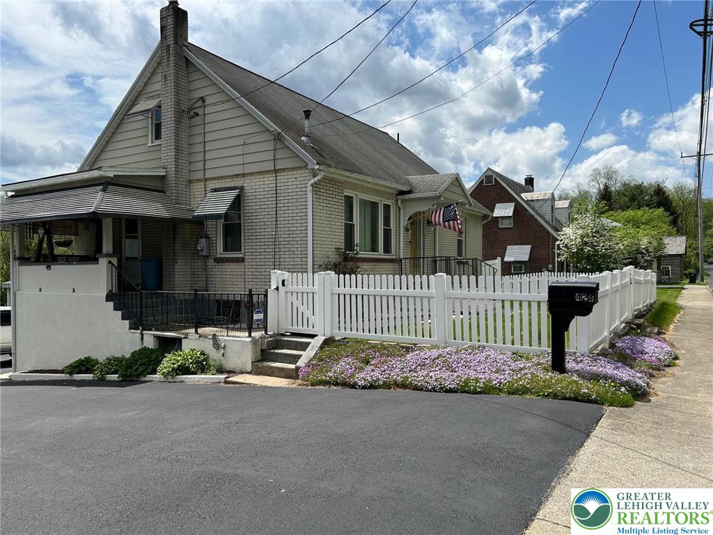 424 West Main Street Bath, PA 18014 - Photo 2 of 30 a front view of a house