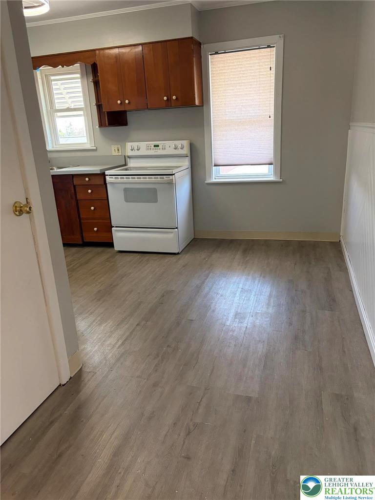424 West Main Street Bath, PA 18014 - Photo 8 of 30 a utility room with washer and dryer