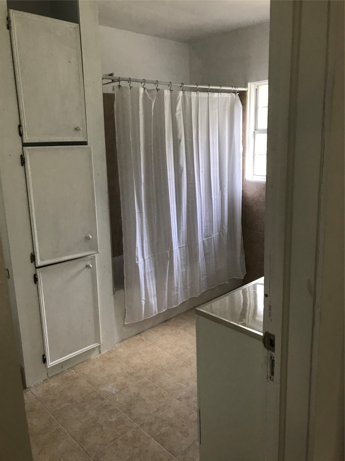 2909 Sam Houston Avenue Huntsville, TX 77340 - Photo 4 of 16 a view of a refrigerator in kitchen