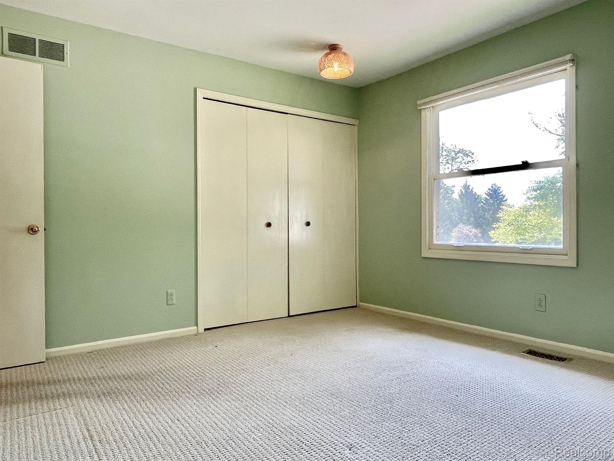 5211 Darby Circle Rochester, MI 48306 - Photo 24 of 49 3rd Bedroom