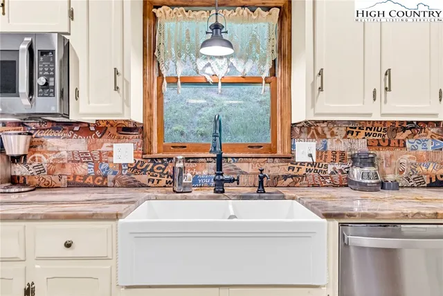 $795,000 | 2351 U.S. Highway 221 North, Jefferson, NC 28640