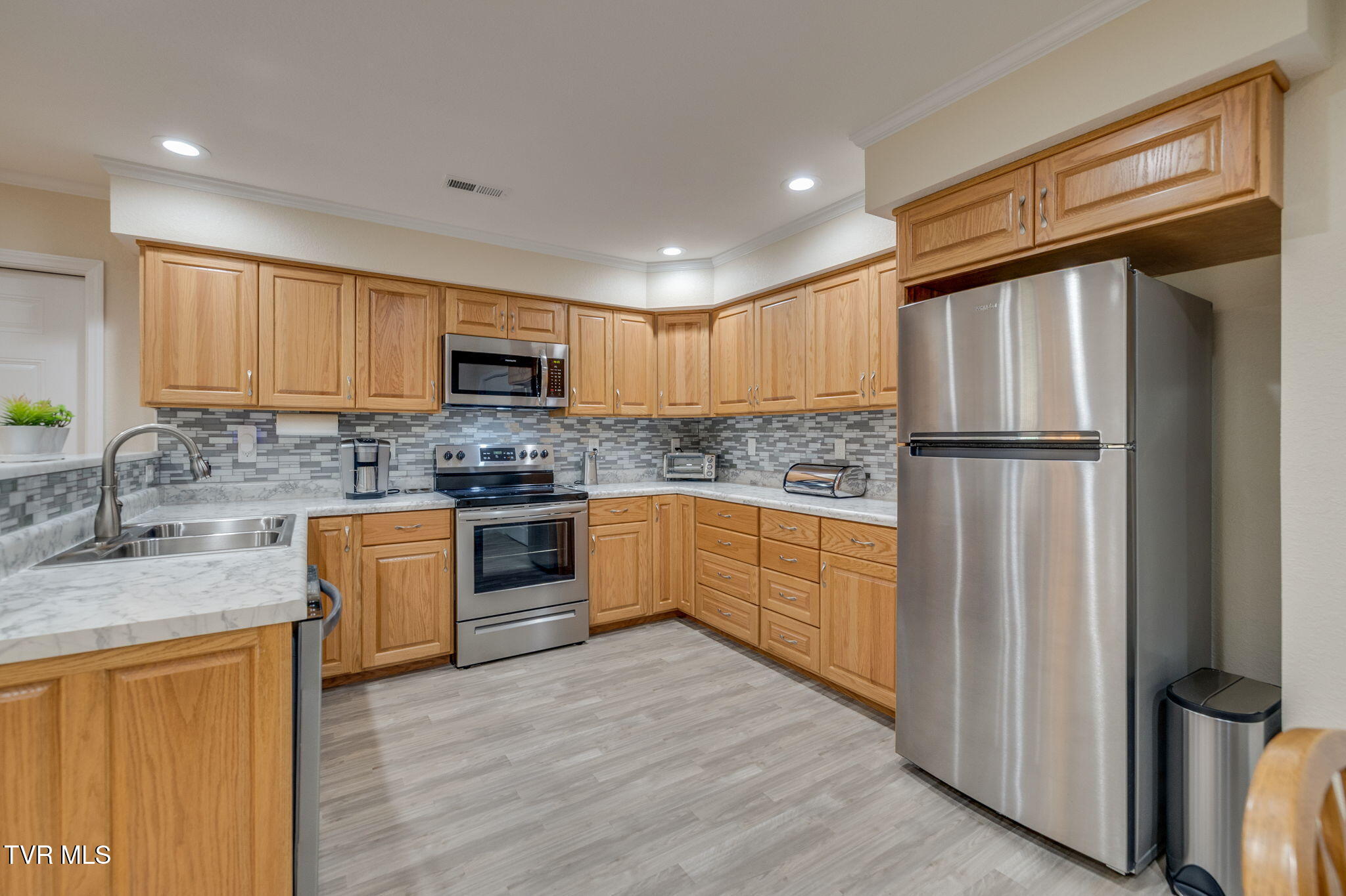 214 Planters Row, Unit 214 Greeneville, TN 37745 - Photo 11 of 33 010