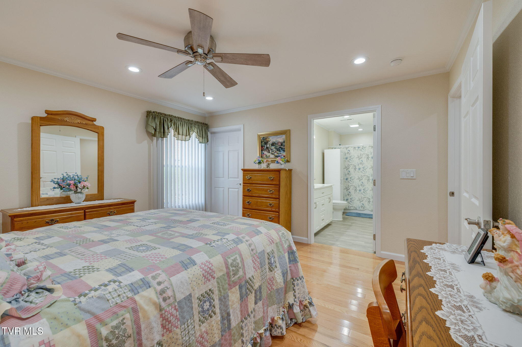 214 Planters Row, Unit 214 Greeneville, TN 37745 - Photo 15 of 33 014