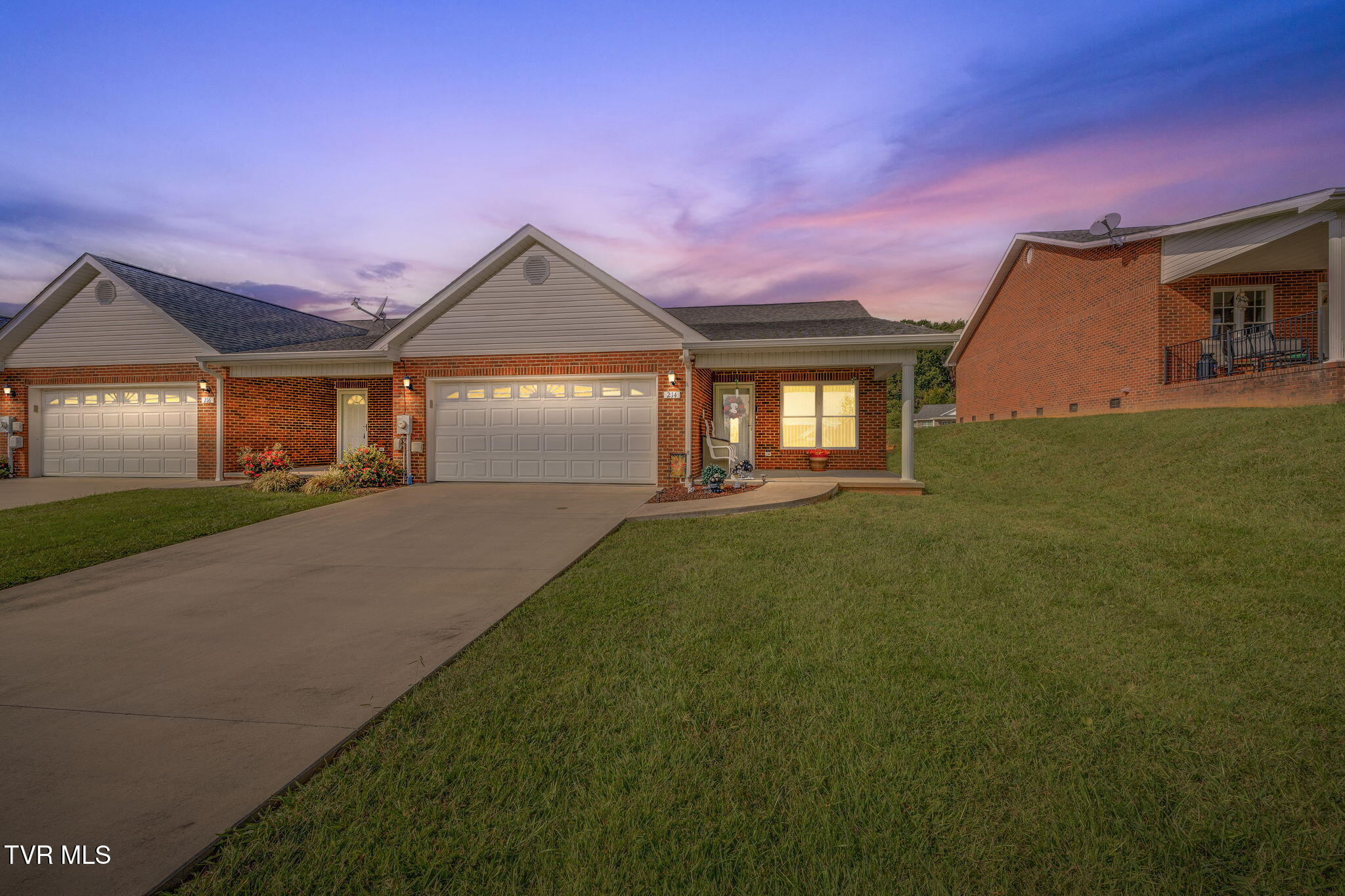 214 Planters Row, Unit 214 Greeneville, TN 37745 - Photo 3 of 33 001a