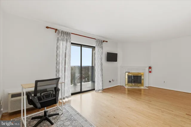 a view of a livingroom with furniture