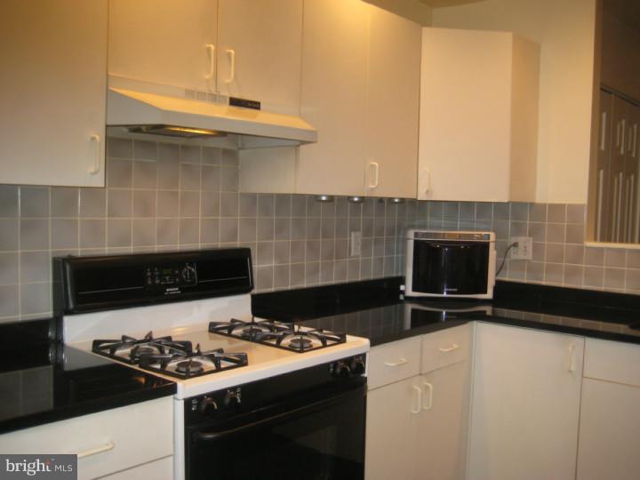 1026 West Ritner Street Philadelphia, PA 19148 - Photo 14 of 25 Kitchen