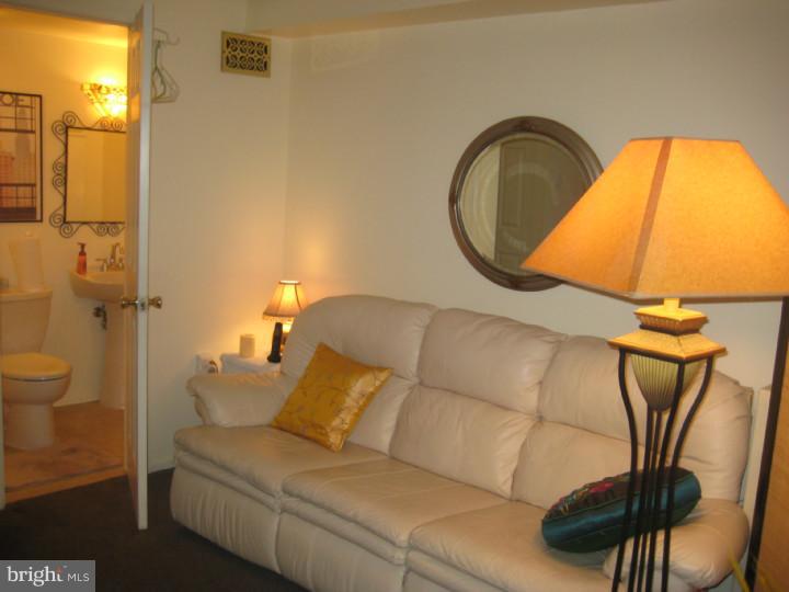 1026 West Ritner Street Philadelphia, PA 19148 - Photo 5 of 25 Family Room