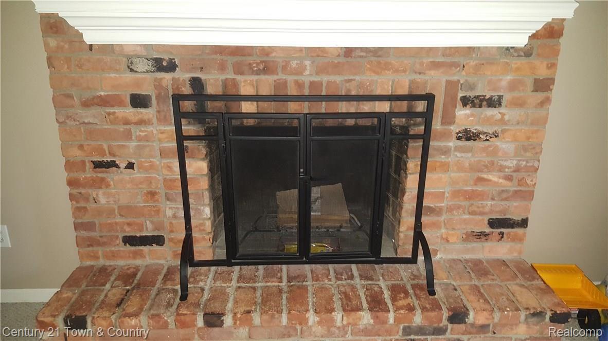 1587 Deerhurst Lane Rochester, MI 48307 - Photo 18 of 35 Natural Fireplace