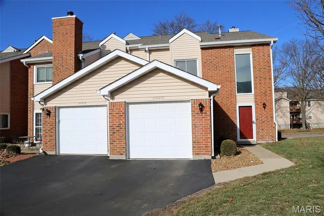 $255,000 | 1324 Holgate Drive, Unit E2, Ballwin, MO 63021