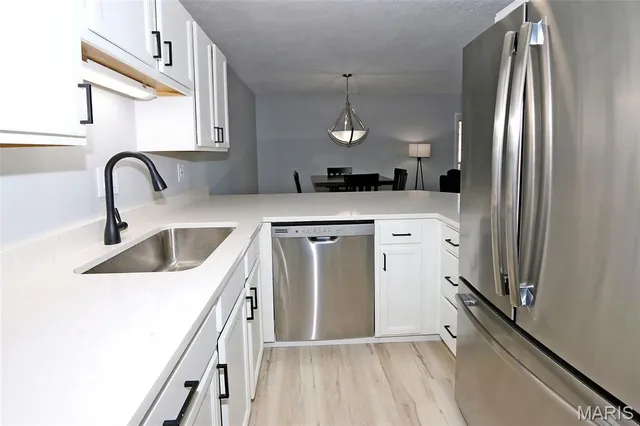 $255,000 | 1324 Holgate Drive, Unit E2, Ballwin, MO 63021