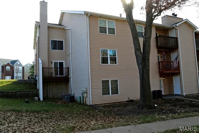 $255,000 | 1324 Holgate Drive, Unit E2, Ballwin, MO 63021