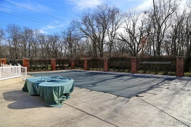 $255,000 | 1324 Holgate Drive, Unit E2, Ballwin, MO 63021