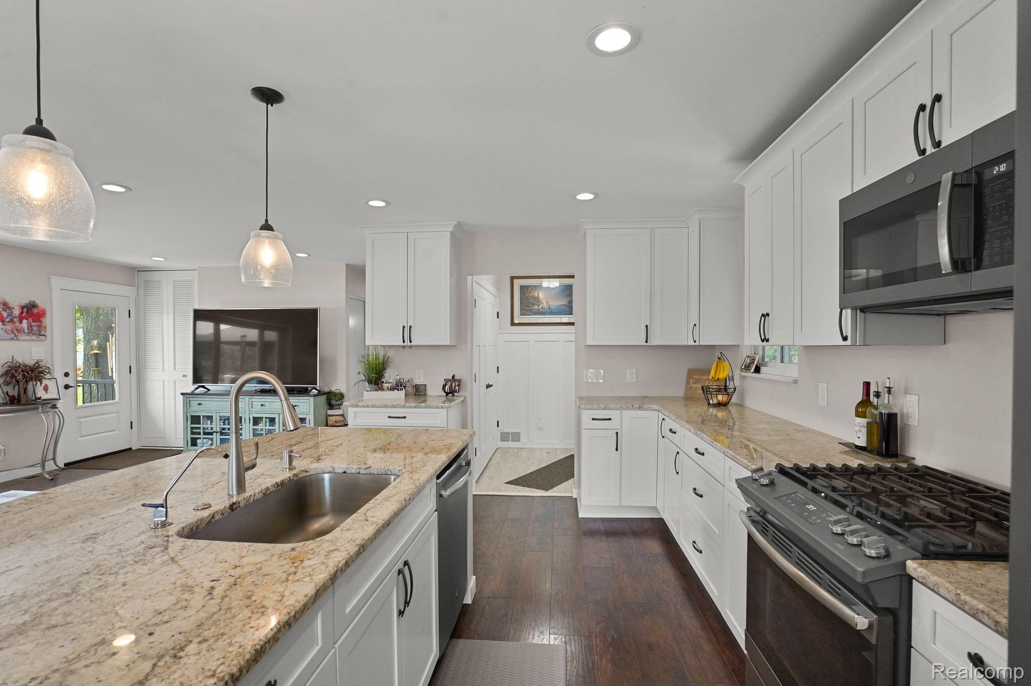 6229 Mabley Hill Road Fenton, MI 48430 - Photo 16 of 57 Tons of cabinets