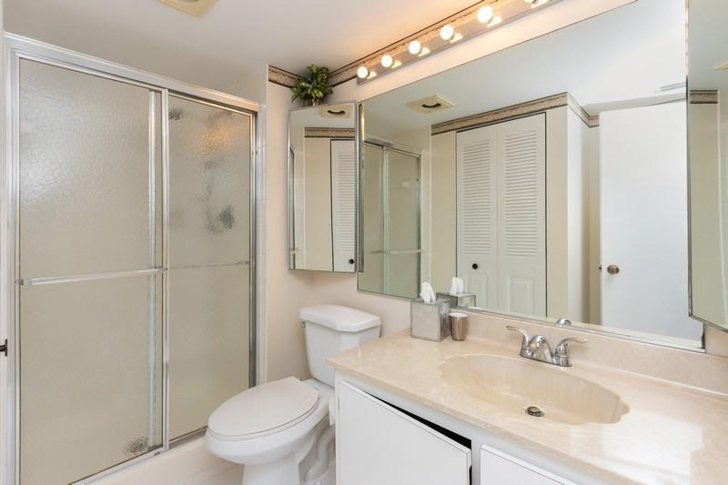 21699 Cypress Road, Unit 17E Boca Raton, FL 33433 - Photo 11 of 21 10_21699CypressRoad17E_9_2ndBathroom_Fle