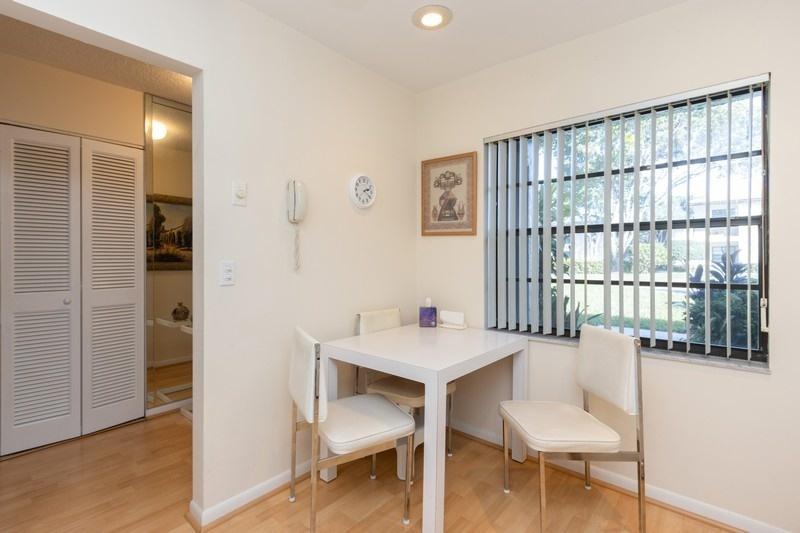 21699 Cypress Road, Unit 17E Boca Raton, FL 33433 - Photo 5 of 21 04_21699CypressRoad17E_358_BreakfastArea