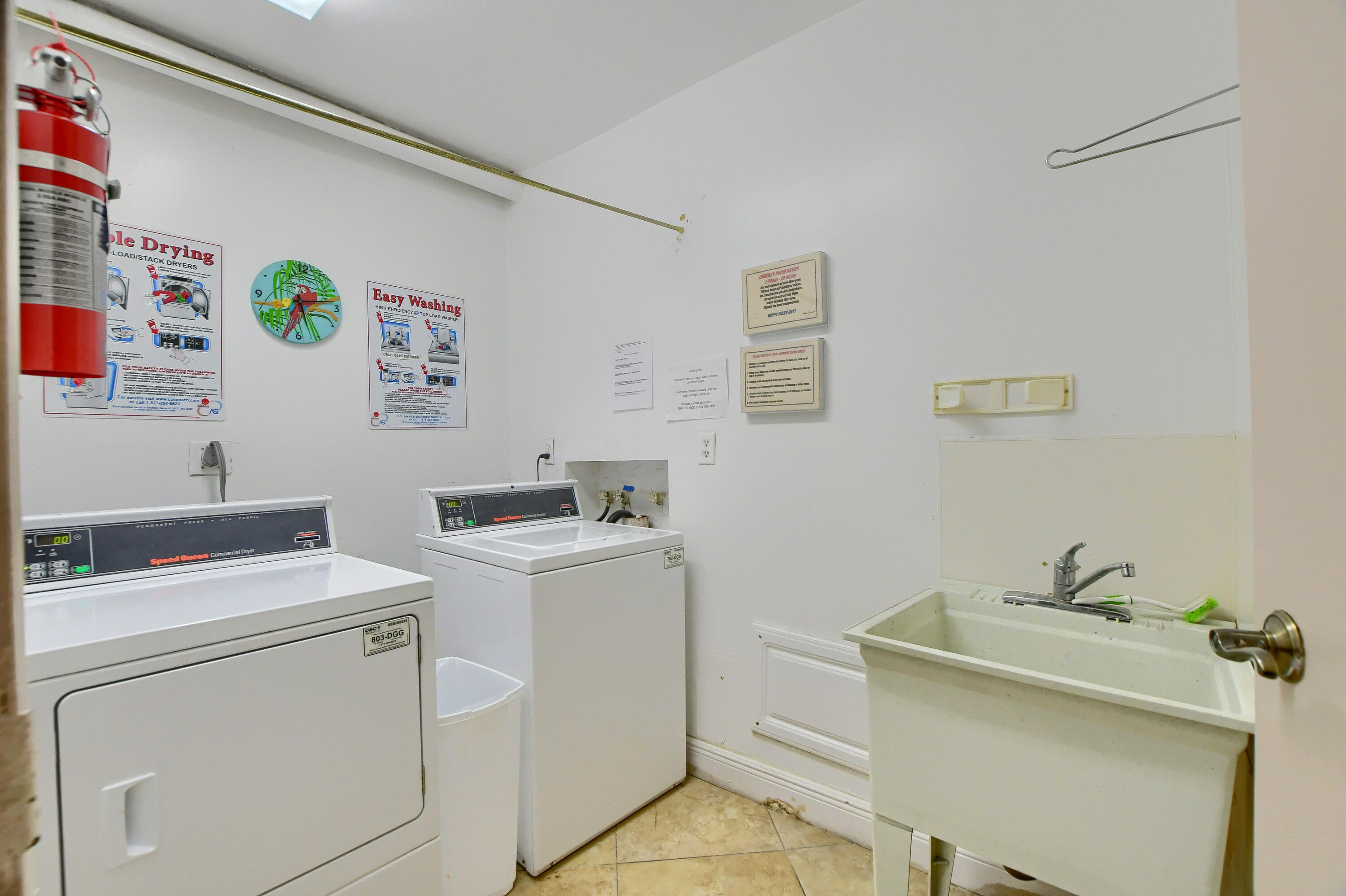 250 Northeast 20th Street, Unit 1020 Boca Raton, FL 33431 - Photo 21 of 38 Laundry Room