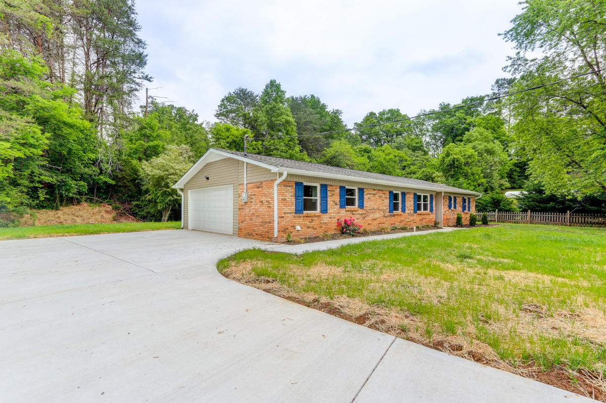 1408 Hillvale Road Louisville, TN 37777 - Photo 4 of 21 Gallery Image 4