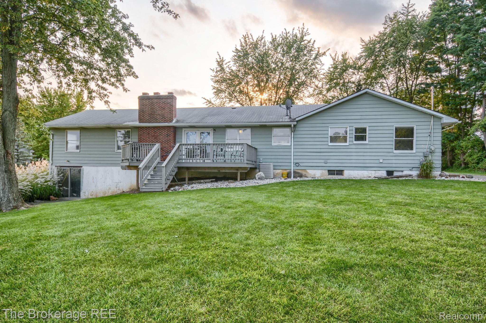 11141 Linden Road Linden, MI 48451 - Photo 5 of 19 sd3_0826-hdr(5).jpg