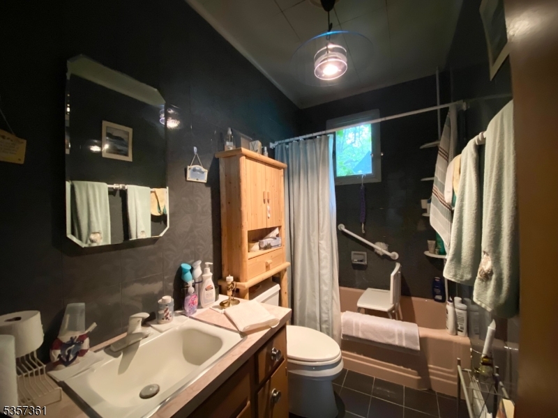 31 Cove Road Lake Hopatcong, NJ 07849 - Photo 19 of 34