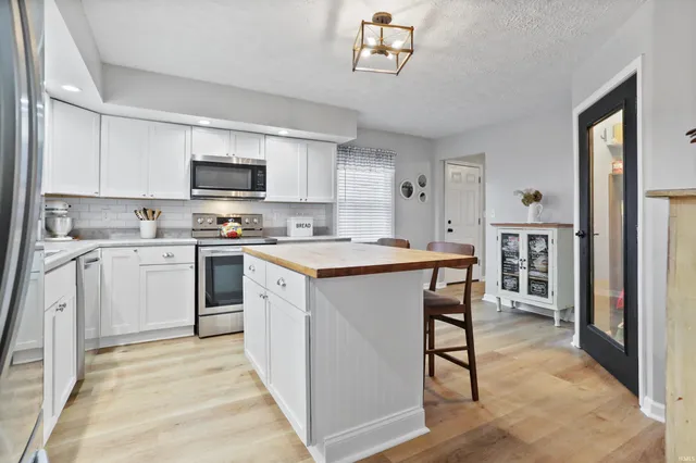 $235,000 | 6229 Cheshire Drive, Mount Vernon, IN 47620