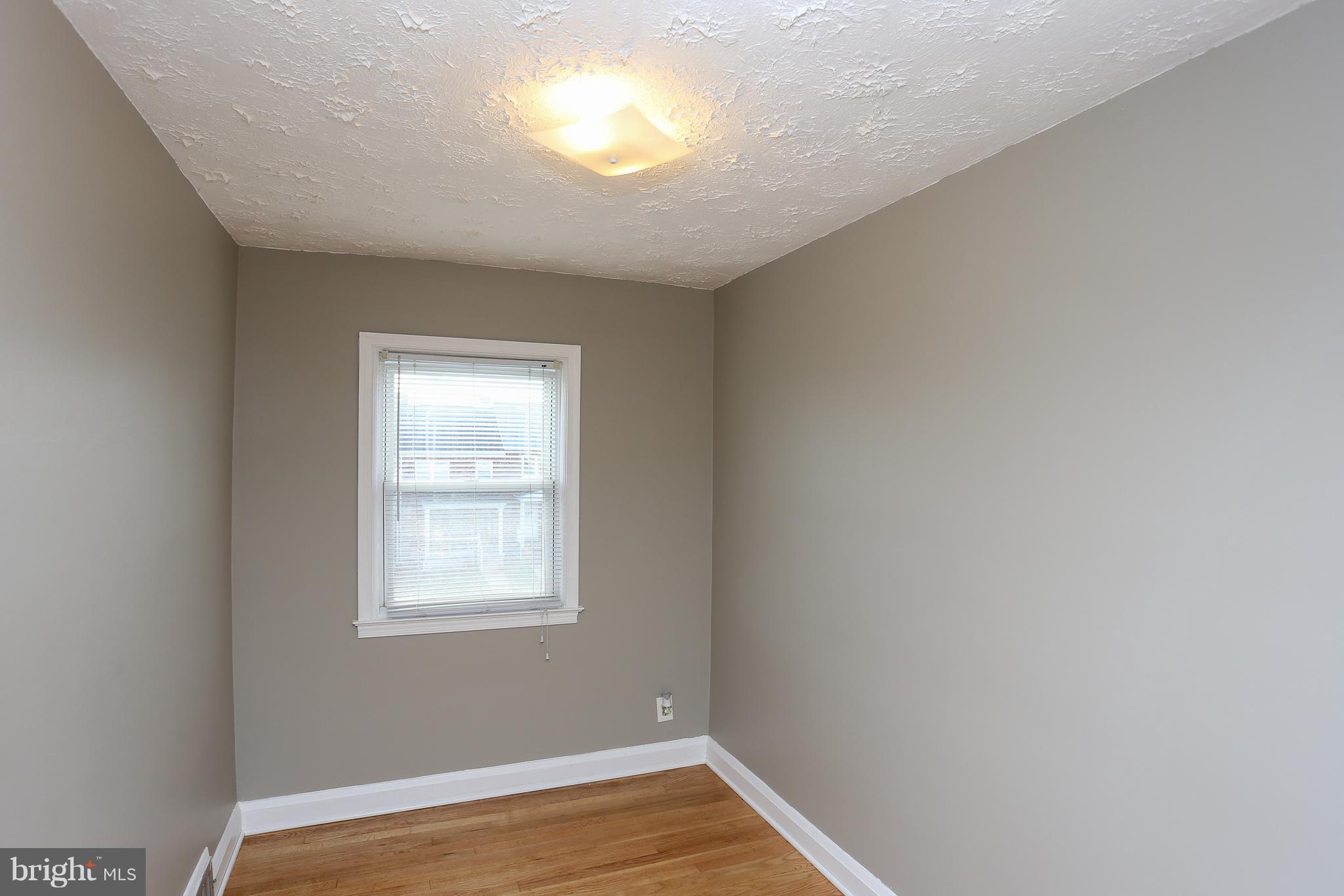 1034 Downton Road Baltimore, MD 21227 - Photo 12 of 48