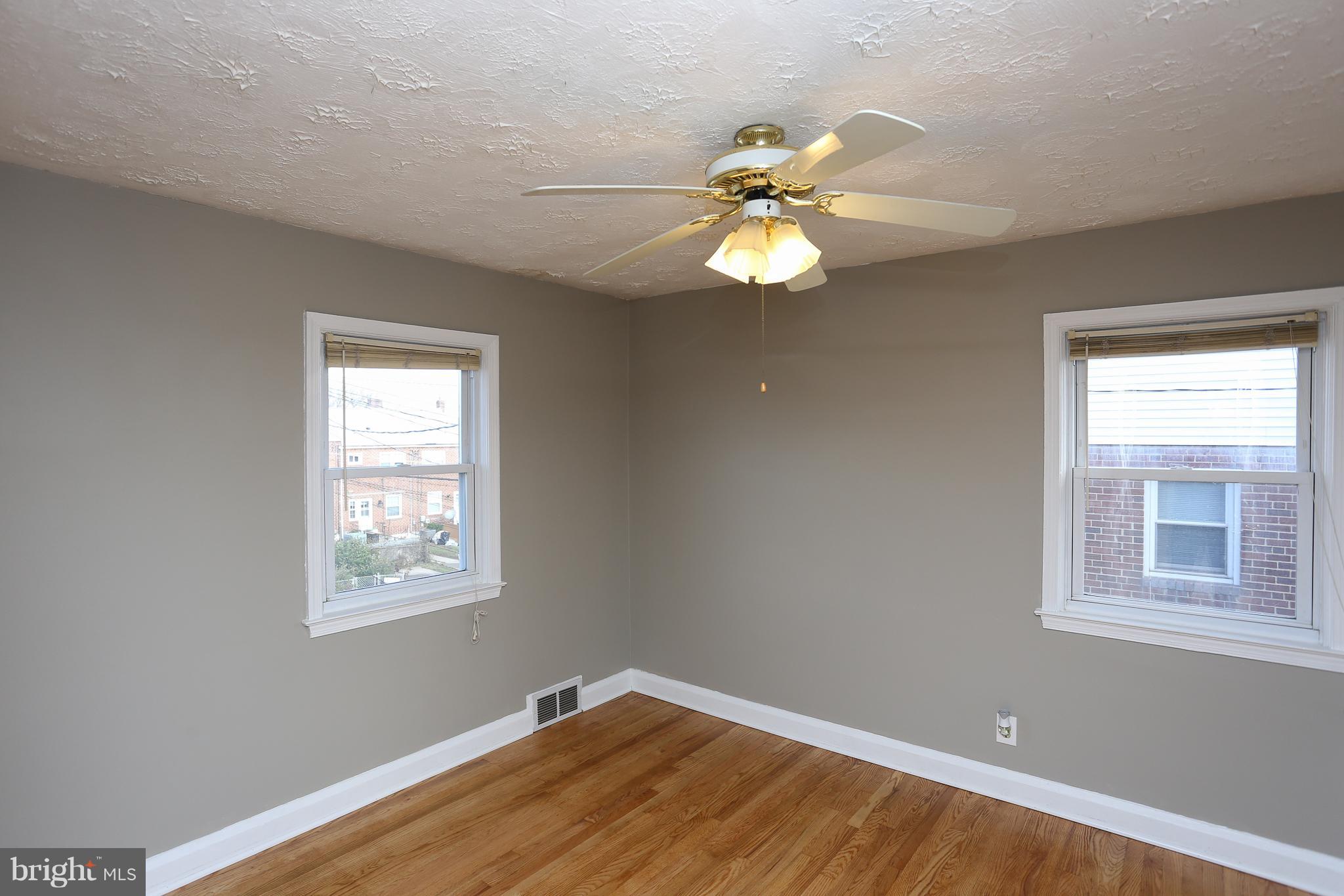 1034 Downton Road Baltimore, MD 21227 - Photo 14 of 48
