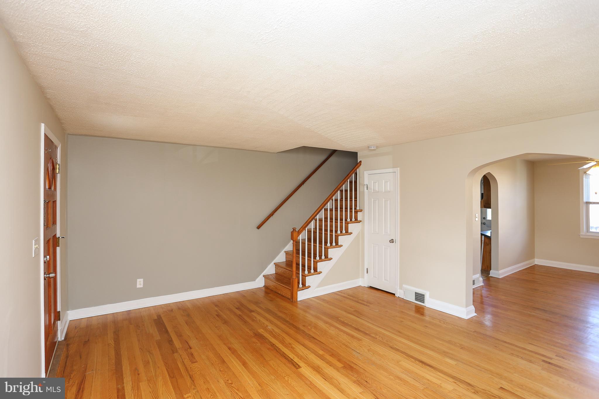 1034 Downton Road Baltimore, MD 21227 - Photo 3 of 48