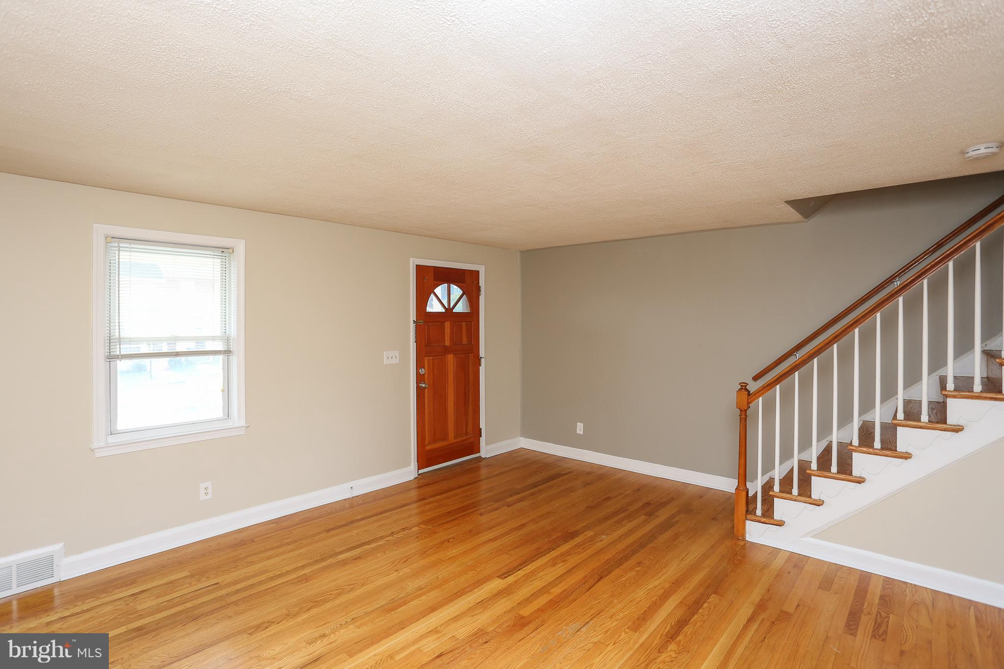 1034 Downton Road Baltimore, MD 21227 - Photo 4 of 48