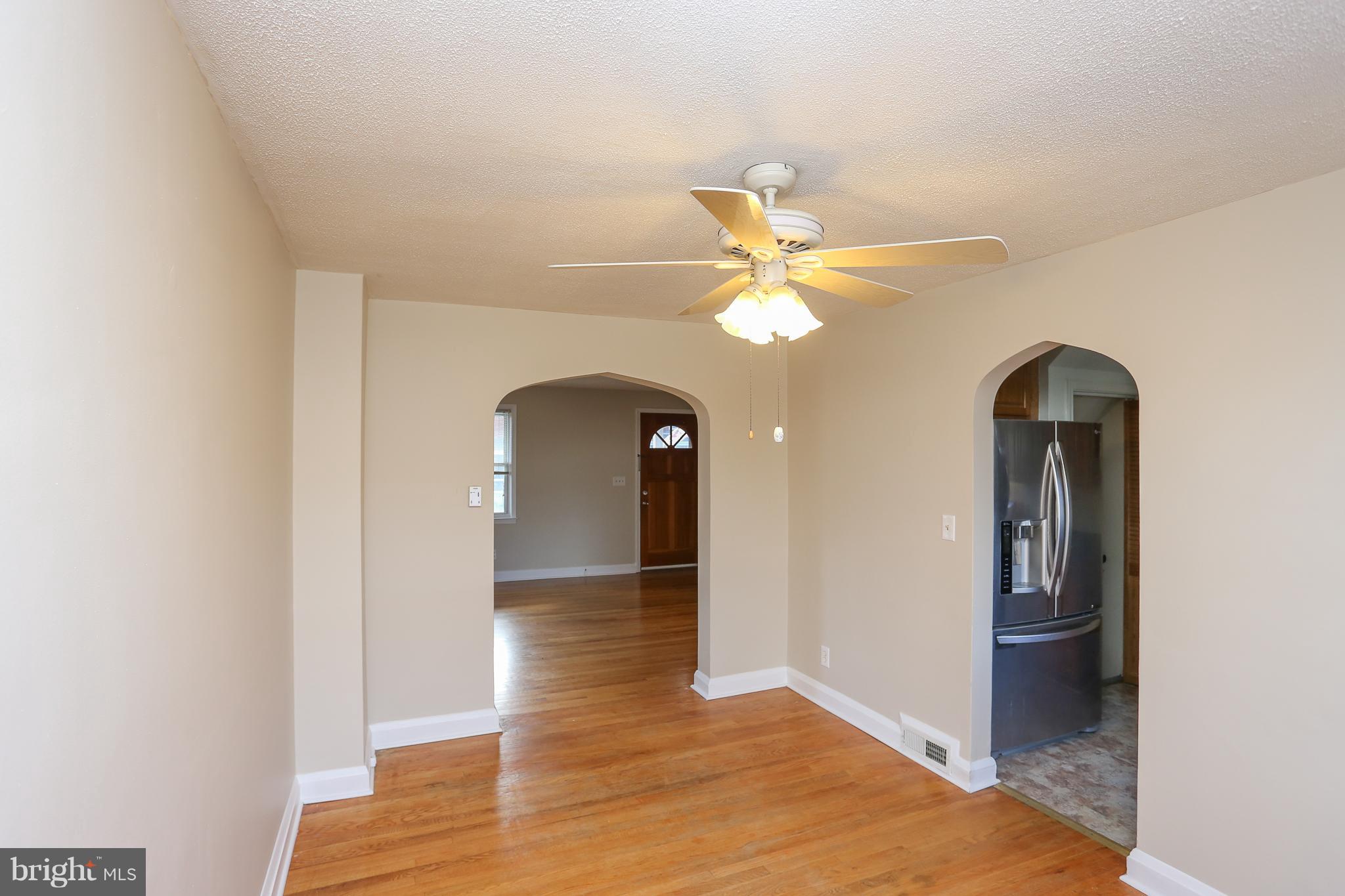 1034 Downton Road Baltimore, MD 21227 - Photo 5 of 48