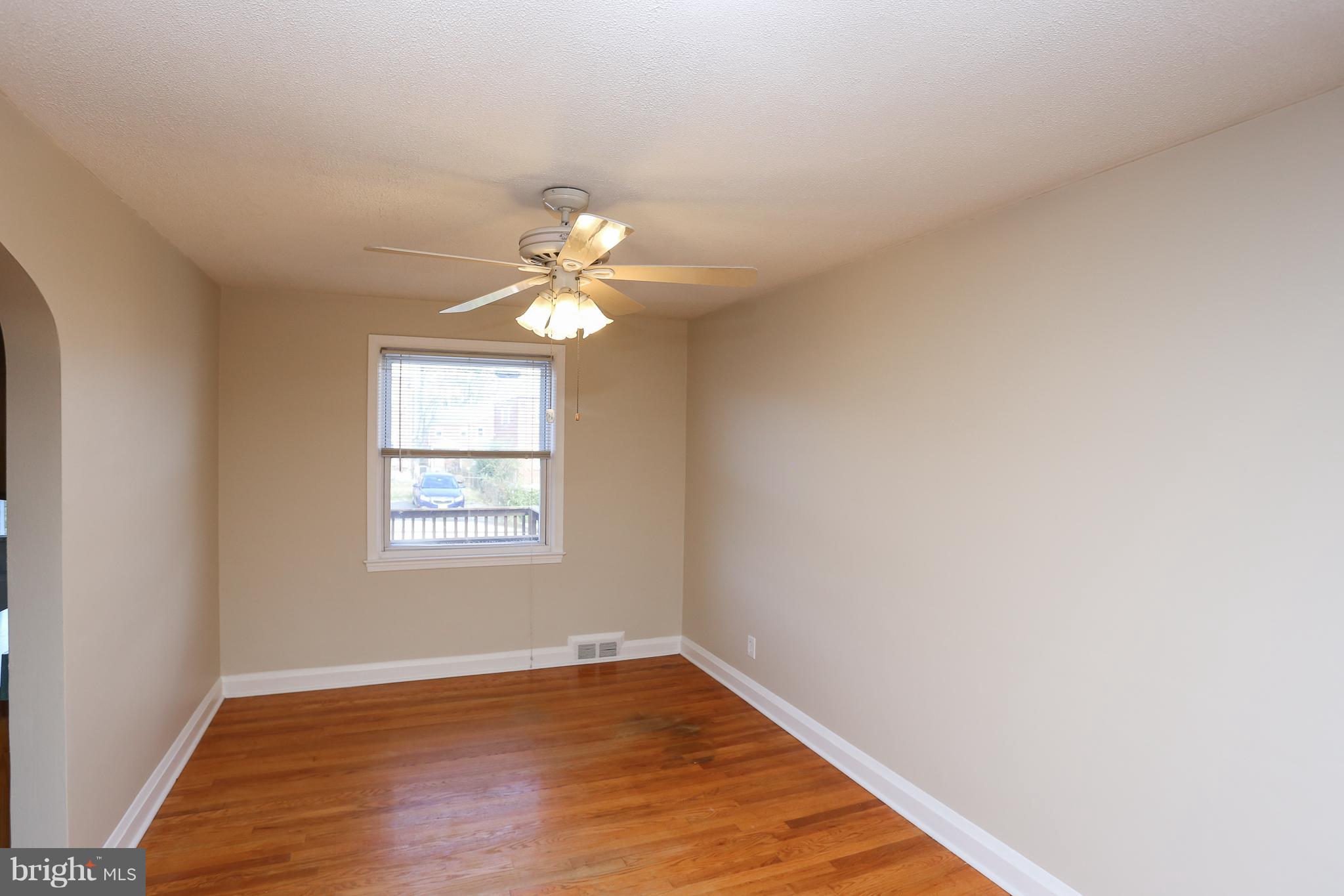 1034 Downton Road Baltimore, MD 21227 - Photo 6 of 48