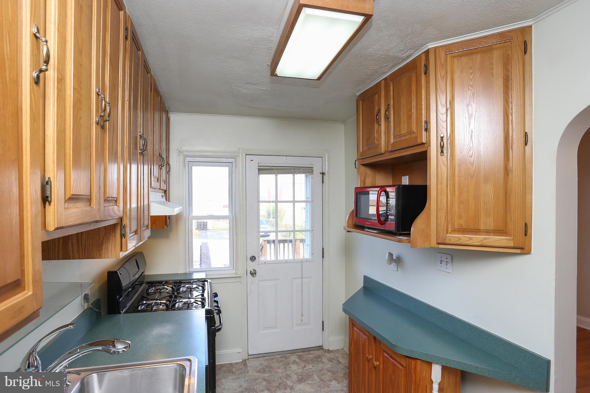 1034 Downton Road Baltimore, MD 21227 - Photo 7 of 48